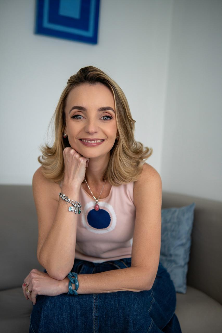 Ana Carolina Robbe Mathias em atendimento clínico